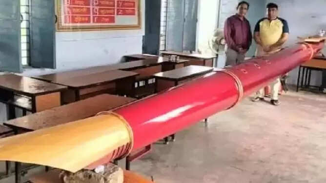 20 फीट लंबा स्याही वाला पेन