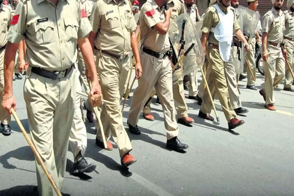 सरकार ने वर्ष 2021-22 से 2025-26 तक के लिए पुलिस फोर्स आधुनिकीकीकरण (एमपीएफ) नामक अंब्रेला स्कीम को जारी रखने को मंजूरी दी है। यह पैसा अगले पांच साल में देश के सभी हिस्सों में खर्च होगा।