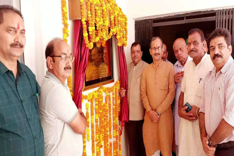 ग्रामीण विकास, पंचायती राज, कृषि, पशुपालन तथा मत्स्य पालन मंत्री वीरेंद्र कंवर