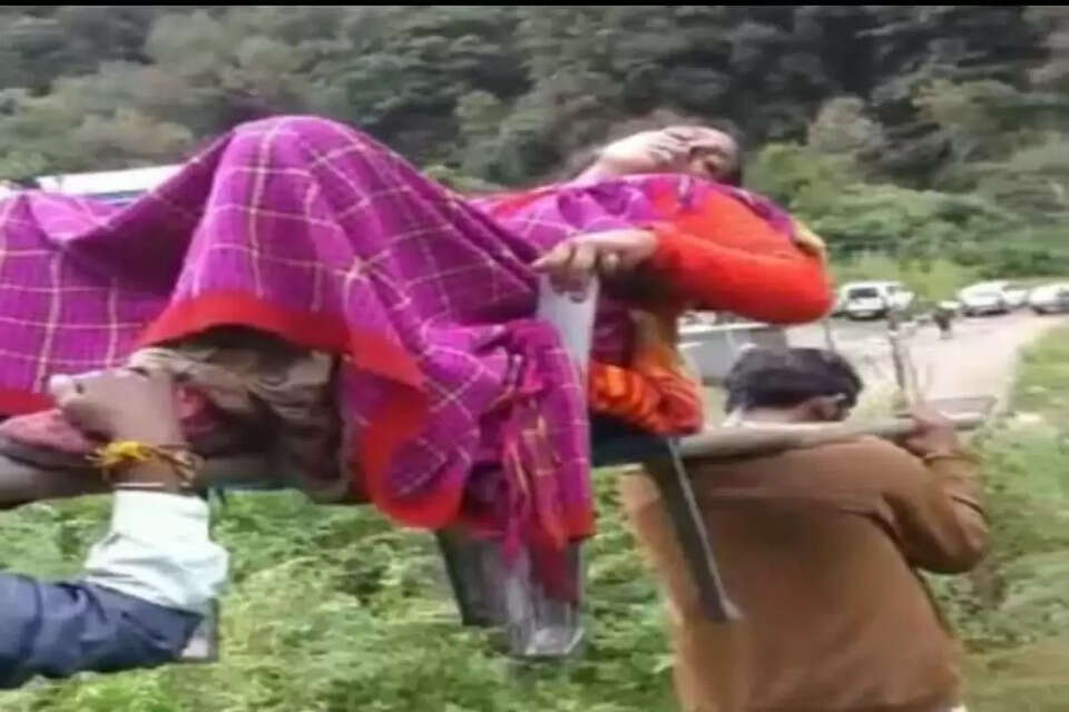कुल्लू महिला ।
