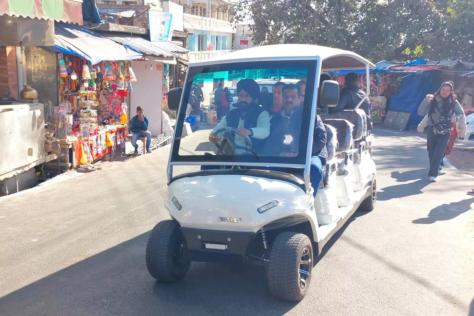 मंदिर आयुक्त एवं उपायुक्त ऊना राघव शर्मा ने कहा कि मंदिर में आने वाले श्रद्धालुओं को माईदास मंदिर सदन से चिंतपूर्णी मंदिर स्थल तक जाने के लिए किसी प्रकार की असुविधा का सामना न करना पड़े उसके लिए ई-वाहन का शनिवार को ट्रायल किया गया। 8 सवारियों की क्षमता वाले ई-वाहन का ट्रायल सफल रहा। इसके पहले 4 सवारियों की क्षमता वाले ई-रिक्शा का भी सफल ट्रायल किया जा चुका है।