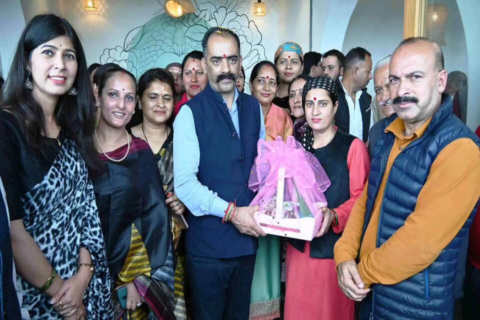 photo : कैबिनेट मंत्री ने छोटा शिमला में हिम ईरा हाट एवं प्रीमियम स्टोर का किया शुभारंभ 