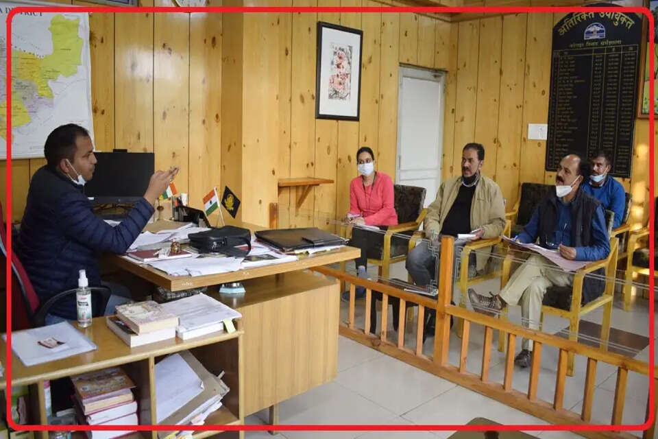 कांगड़ा में वन स्टॉप सेंटर (One Stop Centres) योजना के तहत 35 महिलाओं को कानूनी सहायता, सात को चिकित्सा सहायता, 18 पुलिस सहायता व 35 मनोवैज्ञानिक सामाजिक परामर्श तथा छः को रहने के लिए आश्रय दिया गया है।