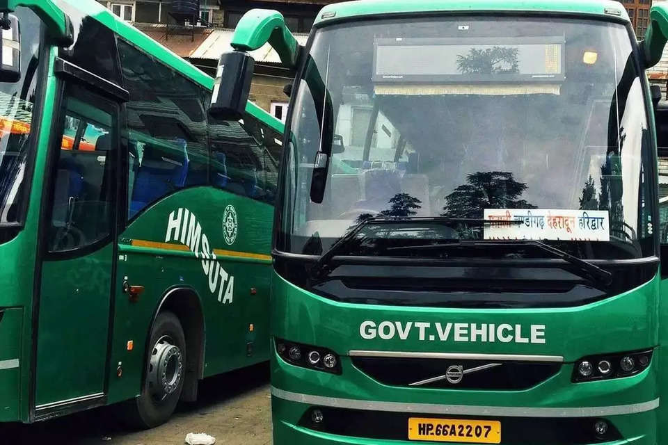 हिमाचल पथ परिवहन निगम (HRTC) की वॉल्वो बसों (Volvo Bus Fare) में लोगों को किराये में पांच से 30 फीसदी तक छूट मिलेगी। इससे दिल्ली और चंडीगढ़ जाने वाले लोग करीब सामान्य बसों के किराये पर ही सफर कर सकते हैं। हालांकि, यह किराया बस की सीटों के हिसाब से होगा। पहली 20 सीटों पर कोई छूट नहीं होगी। बीच में और पीछे वाली सीटों में अलग-अलग छूट होगी। परिवहन निगम ने लोगों को राहत के लिए फ्लेक्सी फेयर योजना शुरू की है। इसमें एक से लेकर 20 नंबर की सीट तक पहले वाला किराया लगेगा।