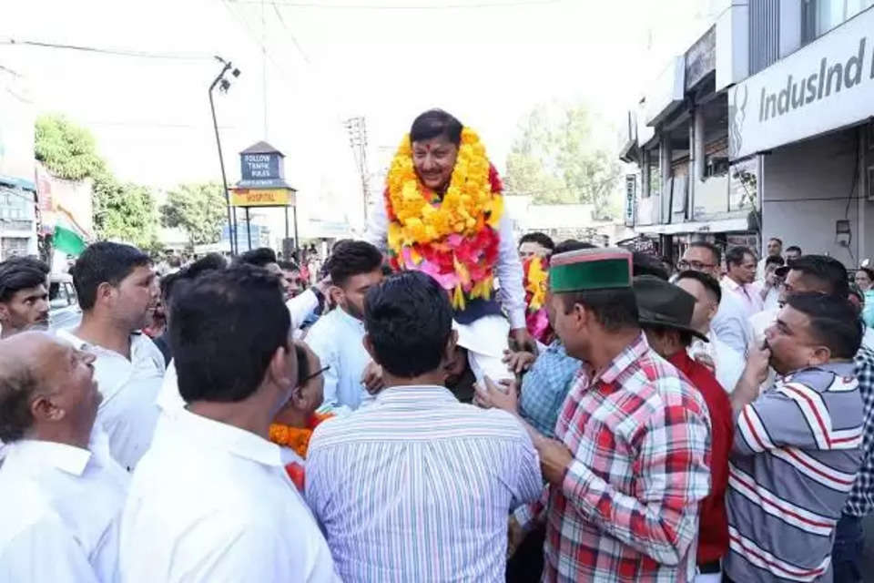 हमीरपुर संसदीय क्षेत्र में पहुंचे राजेंद्र राणा का भव्य स्वागत