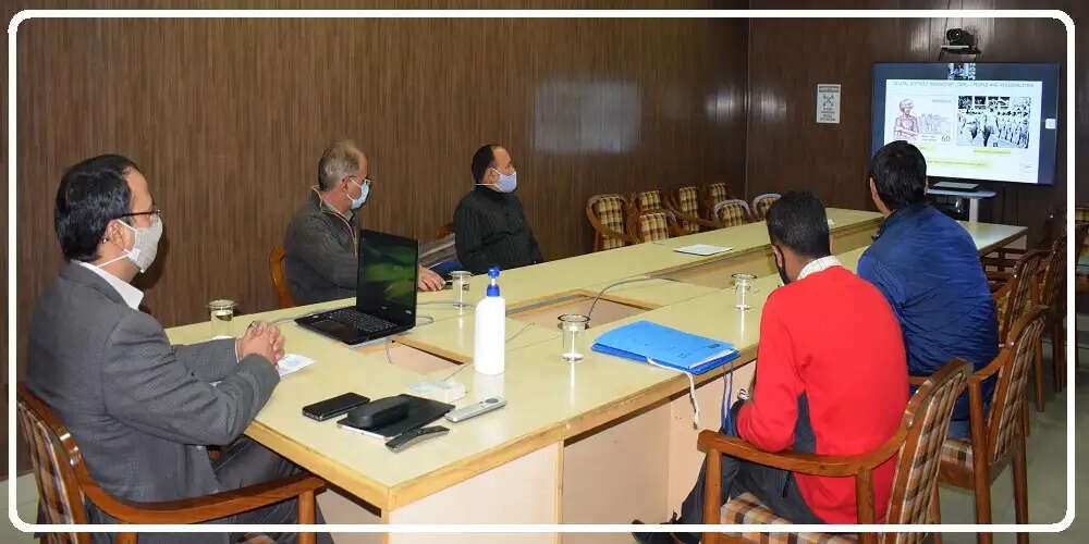 देश की आजादी के स्वतंत्रता संघर्ष में वीर शहीदों द्वारा दिए गए अमूल्य योगदान से संबंधित जानकारियों, चित्रों और महत्वपूर्ण स्थलों की जानकारी को सहायक आयुक्त और जिला भाषा अधिकारी के कार्यालय में अवश्य प्रेषित करें ।