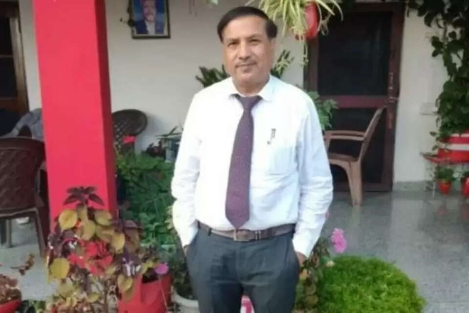 हिमाचल प्रदेश के सुंदरनगर में जलाशय से एक शव बरामद हुआ है। शव की पहचान मुंशी राम पुत्र दीपू राम निवासी बल्ह मंडी के रूप में हुई है। मुंशी राम वन विभाग डीएफओ हेडक्वार्टर मंडी में तैनात थे