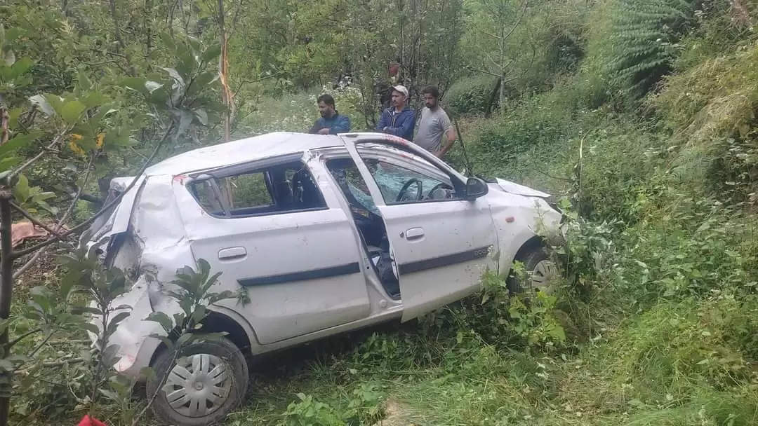 Road Accident In Shimla:​​​​​​​ शिमला जिले से 100 किमी दूर रामपुर में यह कार हादसा हुआ है। मरने वालों में एक कुल्लू जबकि दो रामपुर के सराहन क्षेत्र के रहने वाले हैं।