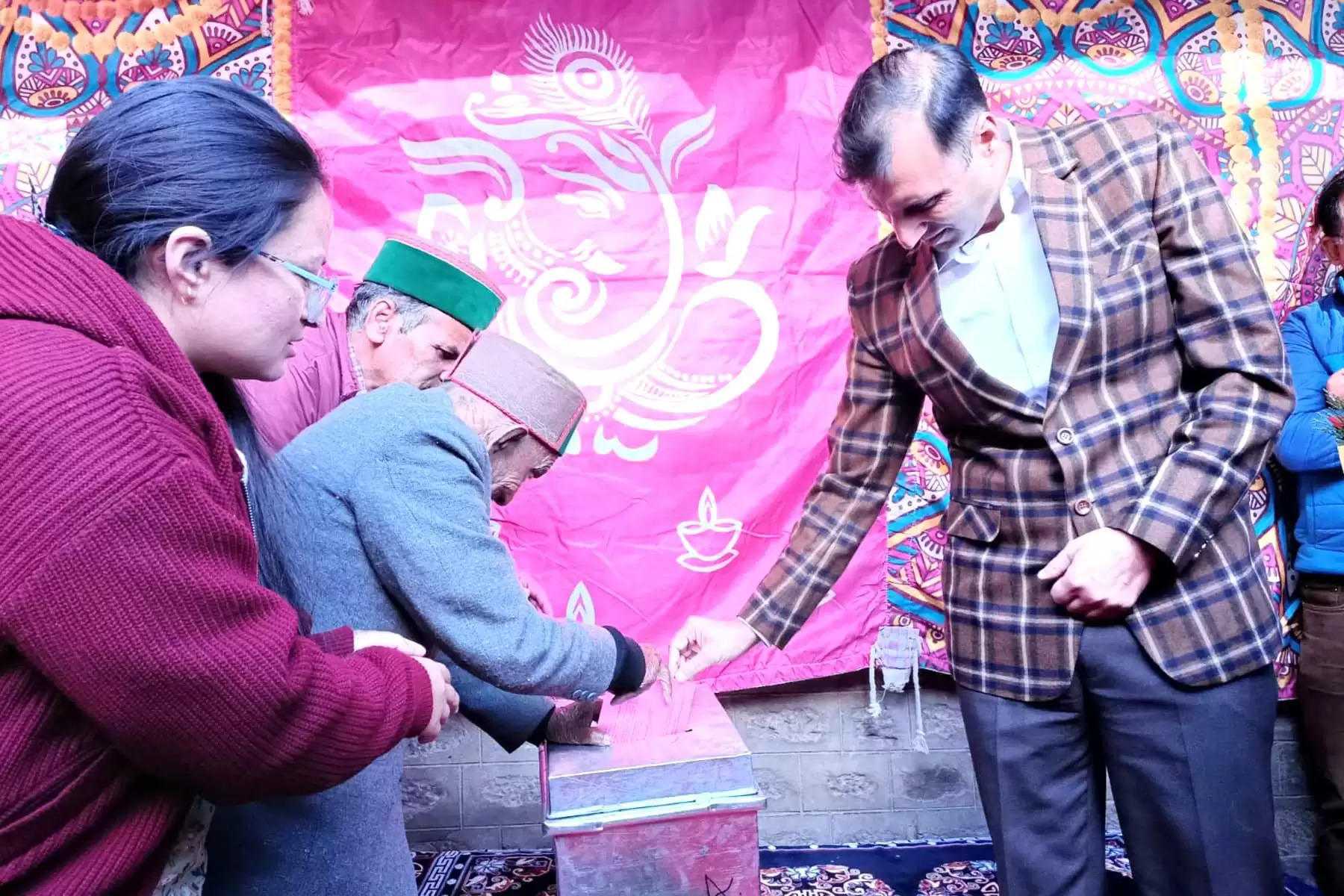 Himachal Assembly Election 2022 : देश के प्रथम मतदाता श्याम सरन नेगी ने पहली बार घर से किया मतदान