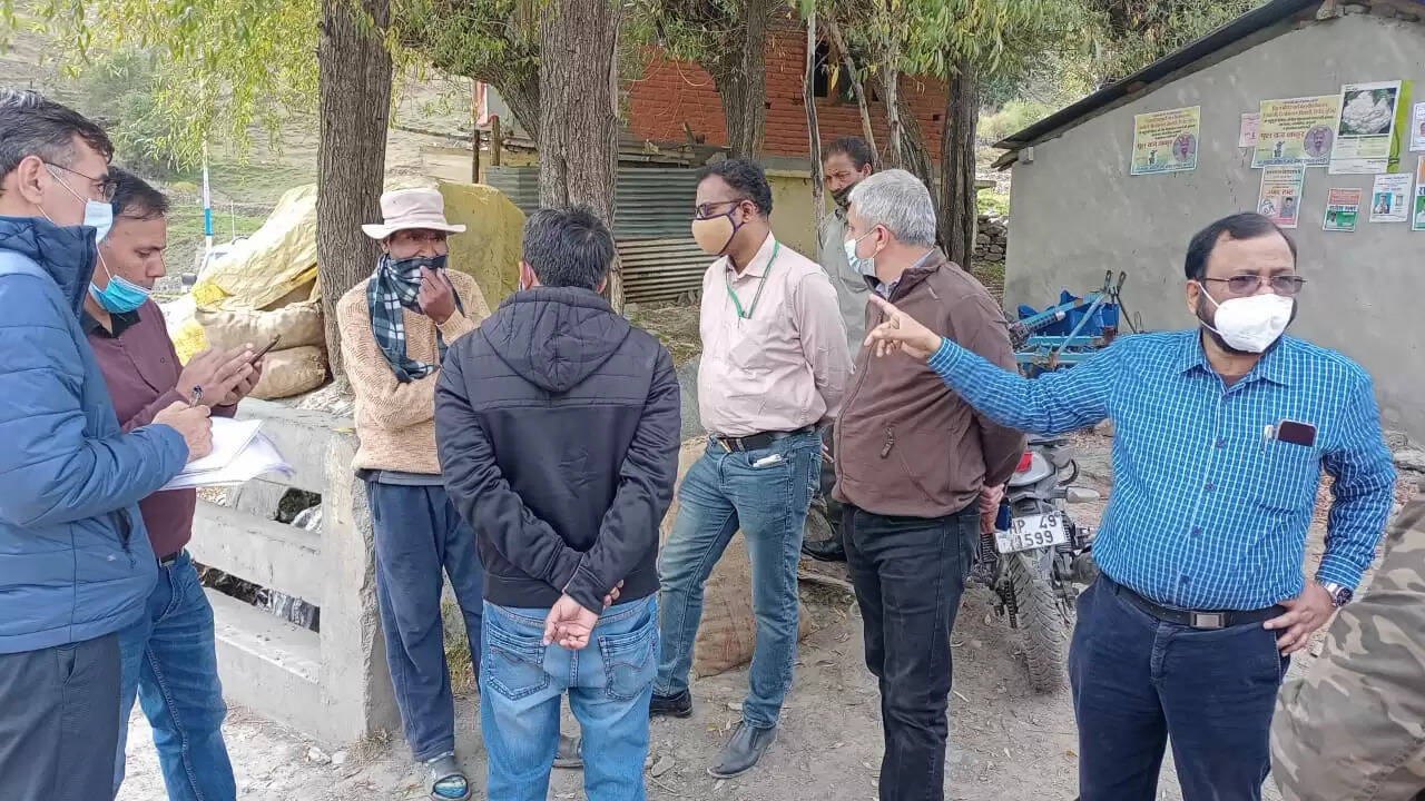 10 सदस्यीय केंद्रीय टीम ने न केवल विभिन्न स्वास्थ्य संस्थानों का निरीक्षण किया बल्कि क्षय रोग का इलाज करवा रहे रोगियों के अलावा आशा वर्कर से भी फीडबैक हासिल किया।